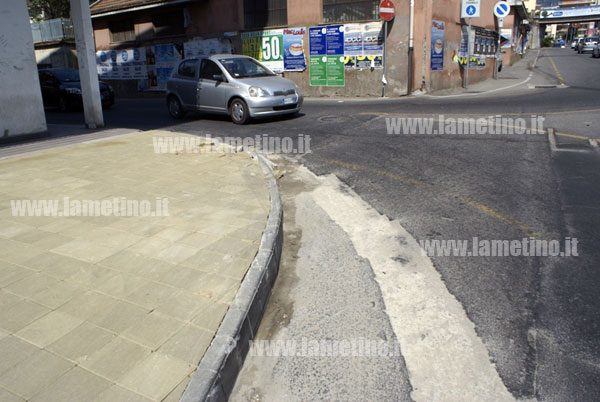 Lamezia: Via del Progresso, marciapiedi nuovi ma pericolosi