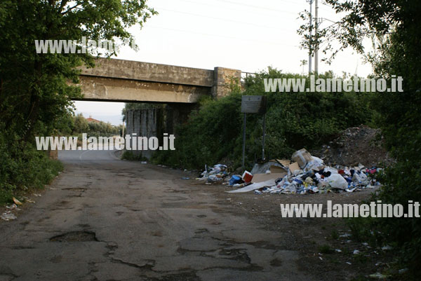 via-delle-rose-discarica-e-buche.jpg
