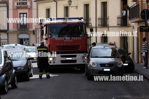 Lamezia: Lascia auto parcheggiata male, ingorgo di 15 minuti in via De Medici