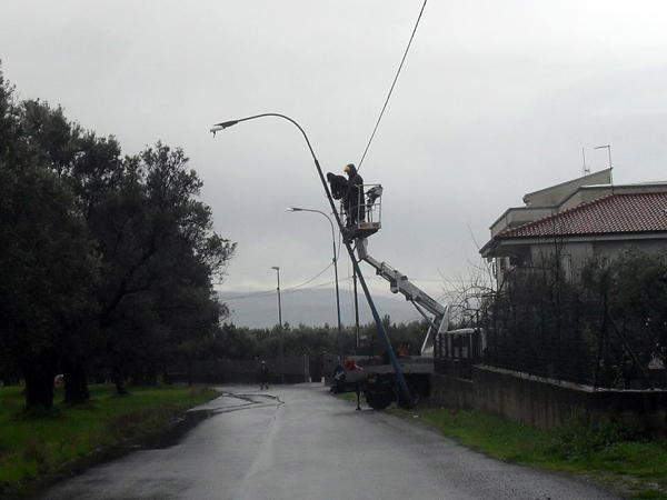 Lamezia: Associazione "Quartiere Capizzaglie" informa su rimozione palo pericolante in via degli Itali