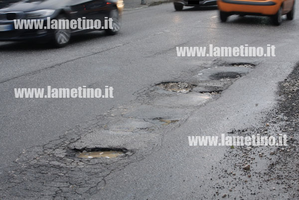 Lamezia: Tante segnalazioni degli automobilisti per buche sulle strade