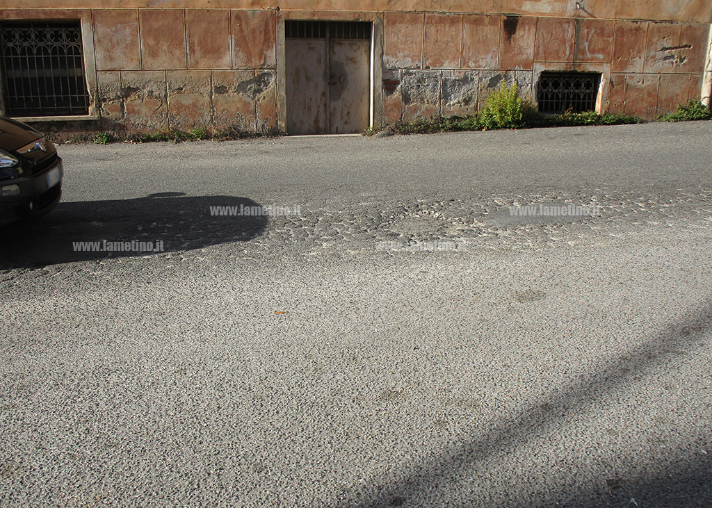 via-montelungo-situazione-strade-112022_45903.jpg