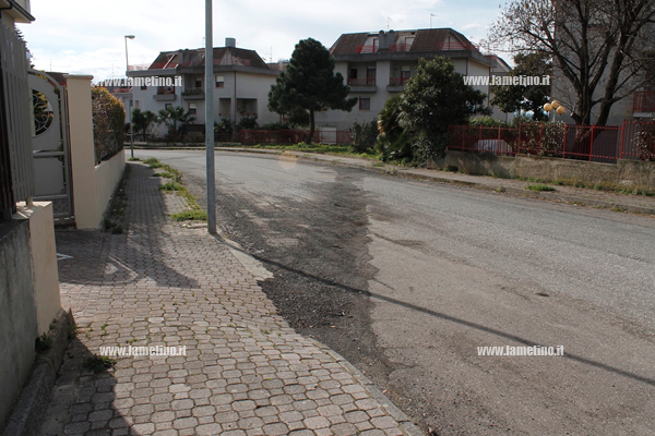 via-nenni-buca-strada-marzo-2015-bis.jpg