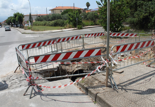 Lamezia: Cedimento marciapiede in via Sposato