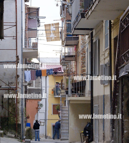 Lamezia: Bimbo di 18 mesi cade da balcone edificio in costruzione, grave