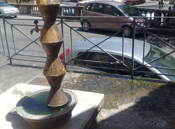 Lamezia: Il comitato “Via Pasquale Celli” segnala spreco di acqua pubblica