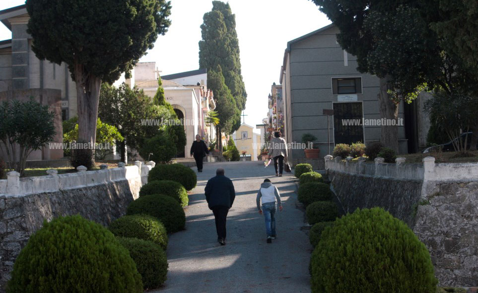 Lamezia, da luglio inizieranno le estumulazioni nei tre cimiteri cittadini