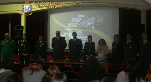 Guardia di finanza incontra studenti del vibonese per progetto ‘Educazione alla legalità economica’