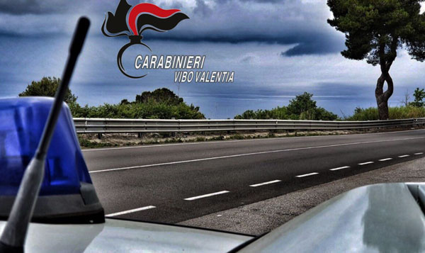 Donna tenta di lanciarsi da viadotto, salvata da carabinieri nel vibonese