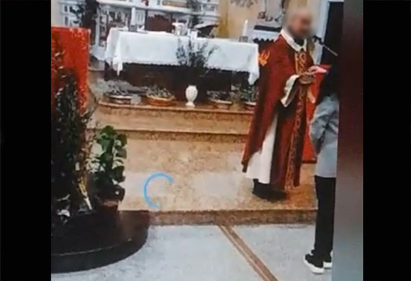 Messa celebrata a Filadelfia nonostante divieti Coronavirus 
