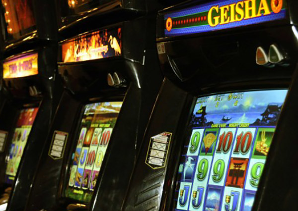 Consigliere comunale tiene aperta sala giochi violando decreto ministeriale, denunciato nel vibonese 