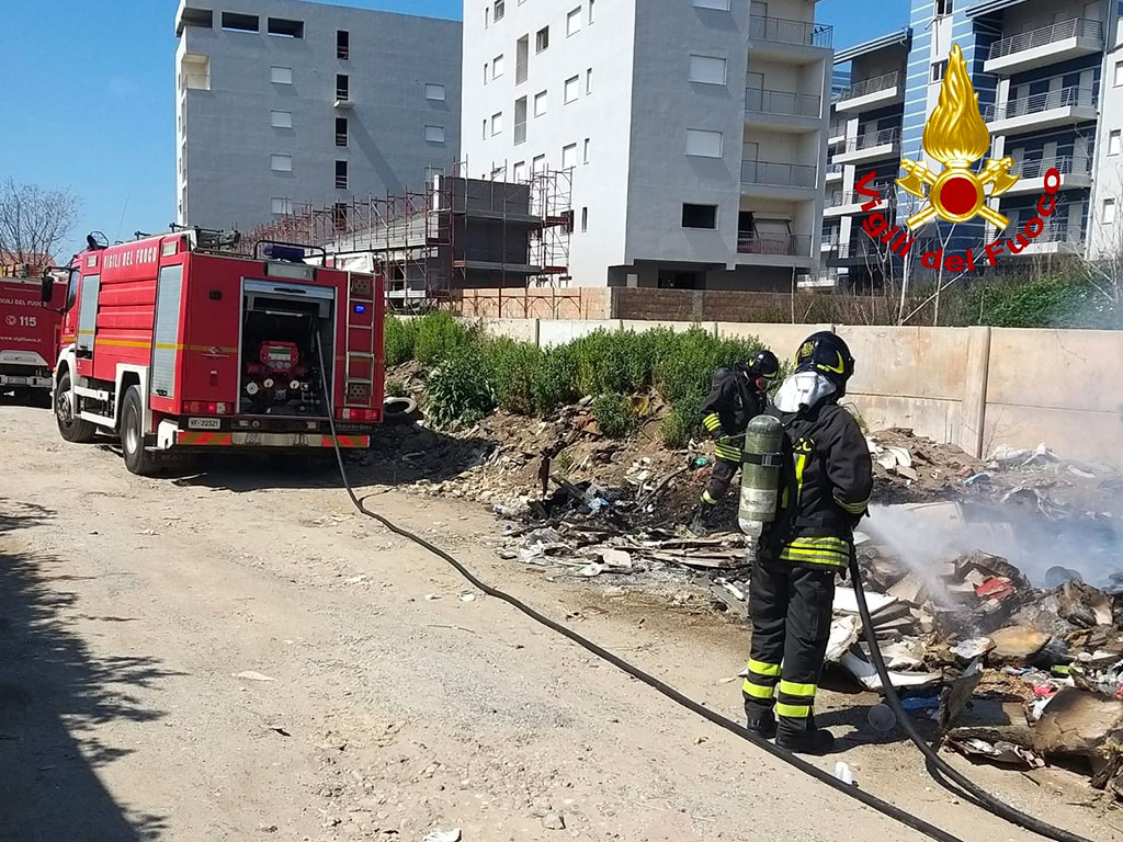 Lamezia, da Comune oltre 55mila euro per rimozione rifiuti campo rom: affidamento diretto