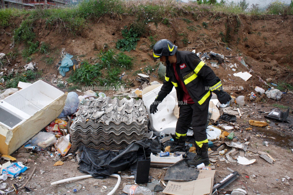 vigili-a-scordovillo-eternit.jpg