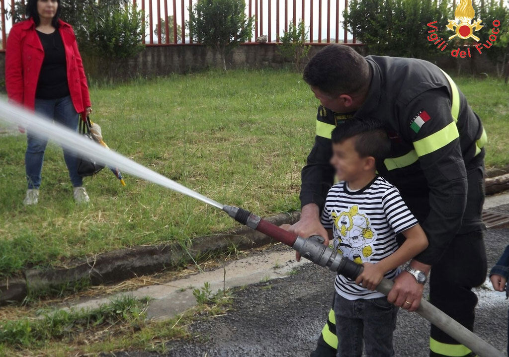 Lamezia, giornata da piccoli pompieri per i bambini della scuola per l'infanzia “Nicholas Green”
