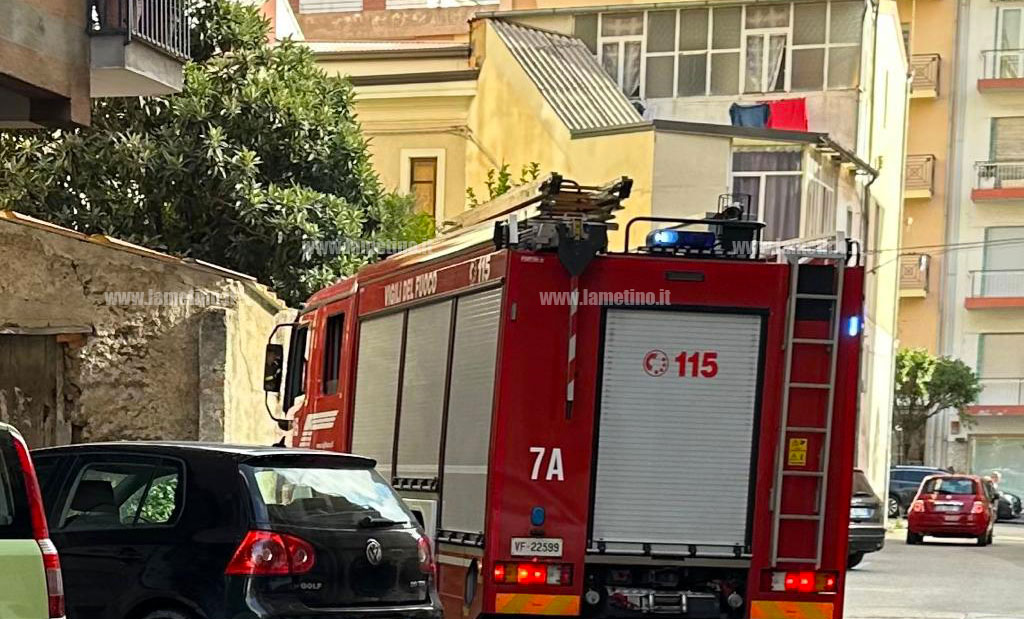 Lamezia, intervento dei vigili del fuoco in centro per fuga di gas