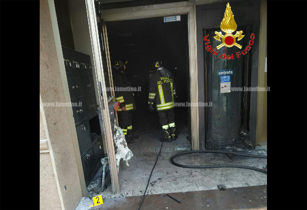 Bottiglia molotov contro banca a Vibo Valentia, fermato un 42enne 