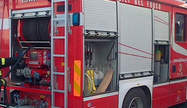 Incendio devasta pizzeria nel vibonese, indagini su cause 