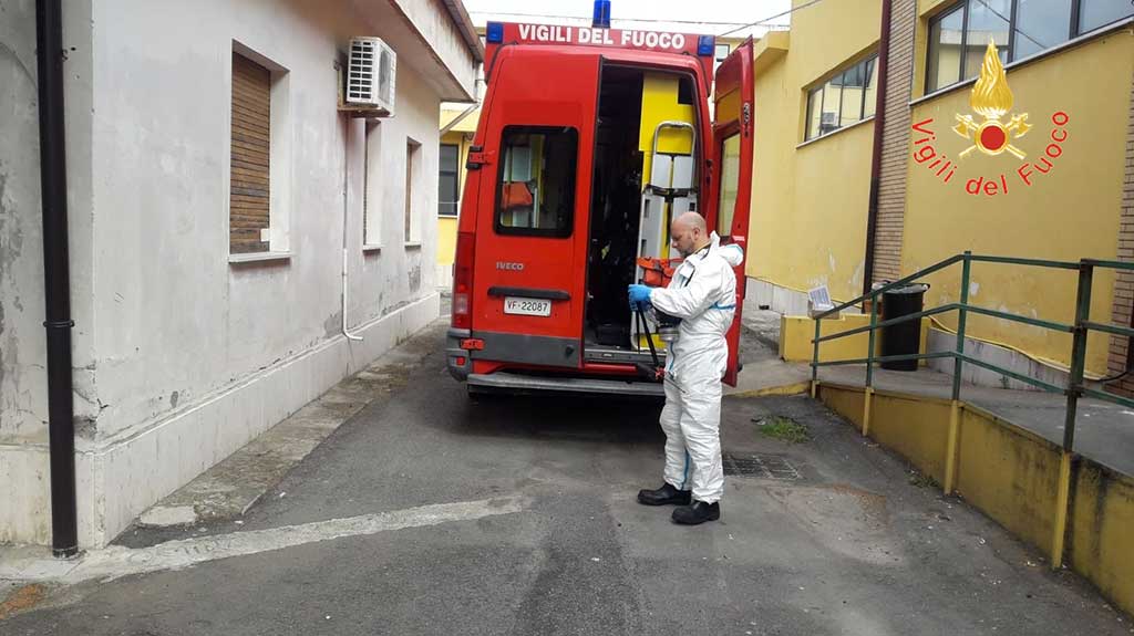 Sversamento sostanza chimica in una scuola a Catanzaro, intervento dei Vigili del Fuoco