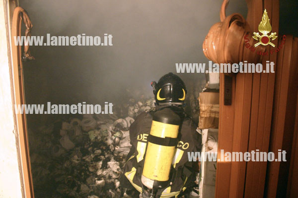 vigili-del-fuoco-catanzaro-incendio-magazzino.jpg