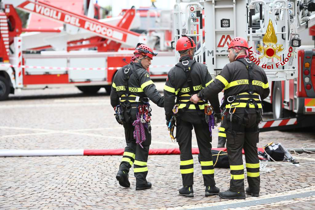 vigili-del-fuoco-consegna-mezzi-2.jpg