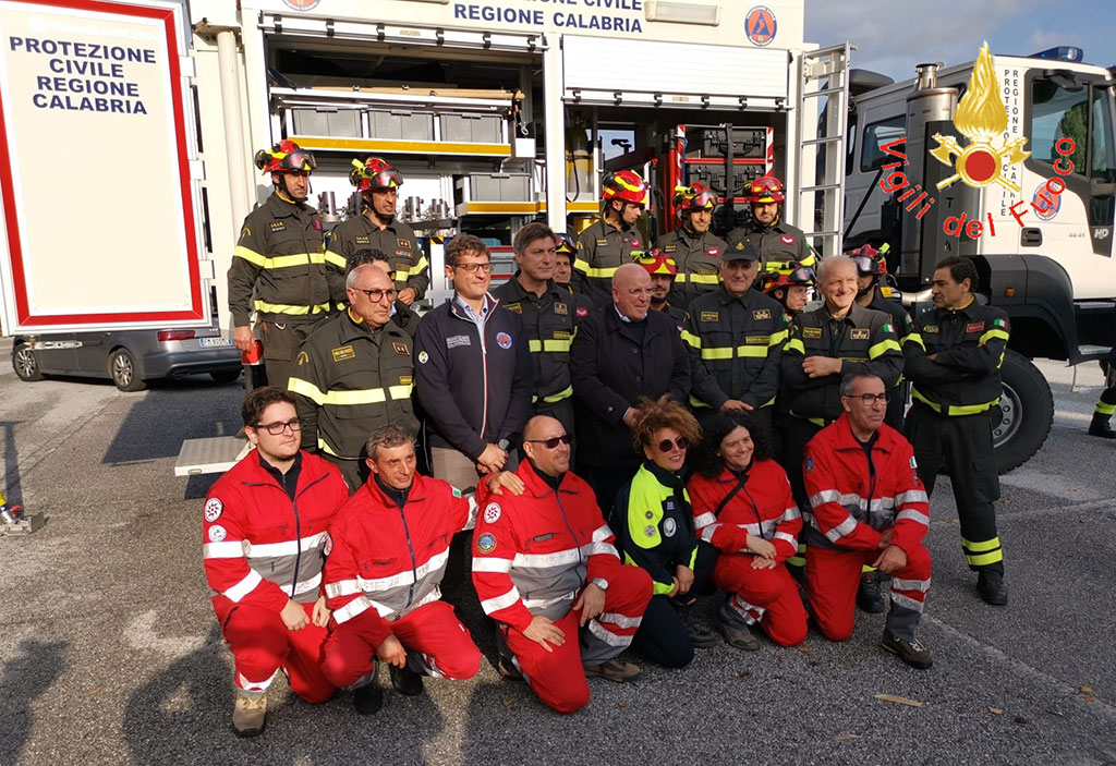 Regione, consegnato un mezzo Usar ai Vigili del Fuoco 