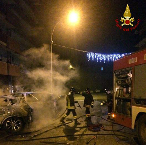 Calabria: tre automobili in fiamme nel crotonese
