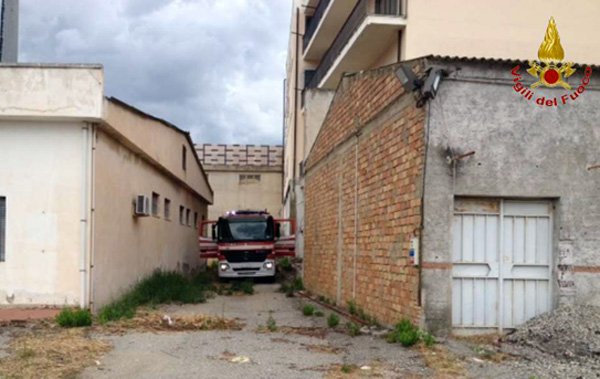 vigili-fuoco-catanzaro-incendio-moto-2.jpg