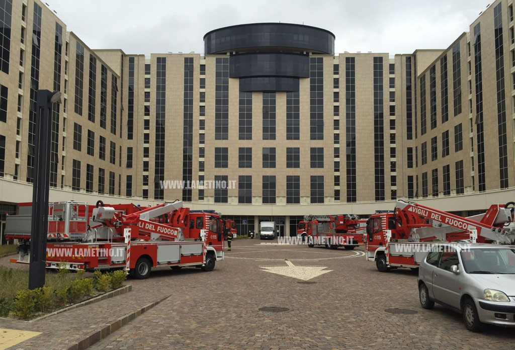 Usb Vigili del Fuoco: "A Catanzaro mezzi stravecchi continuano a marciare e quelli nuovi a marcire"