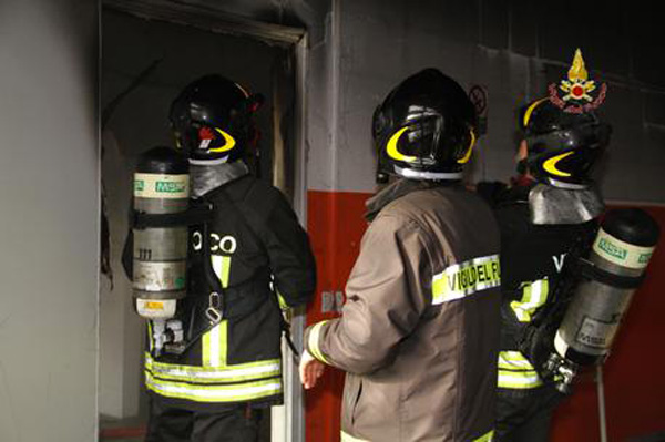 Incendiata concessionaria a Riace, distrutte dieci auto 