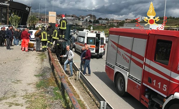 vigili-fuoco-maida-incidente-120419.jpg