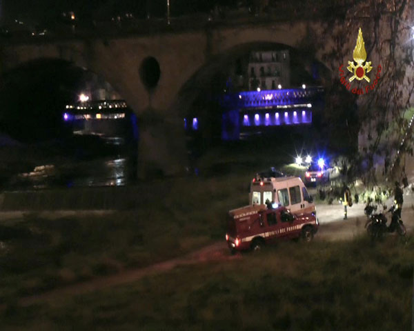 Calabria: Tenta suicidio lanciandosi da ponte, salvata da vigili del fuoco