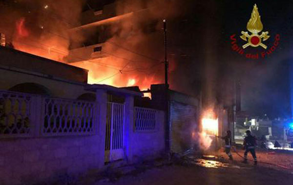 Incendiata porta negozio presidente Camera Commercio Reggio Calabria - REAZIONI 