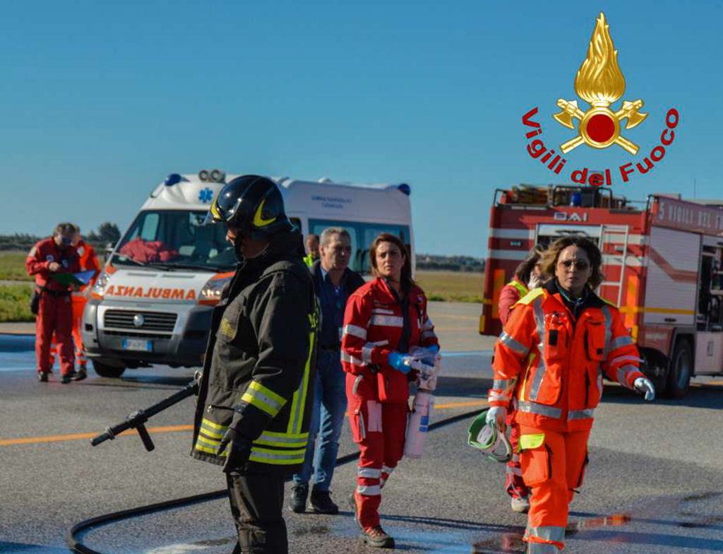 Vigili del fuoco, simulazione incidente aereo all'aeroporto di Lamezia