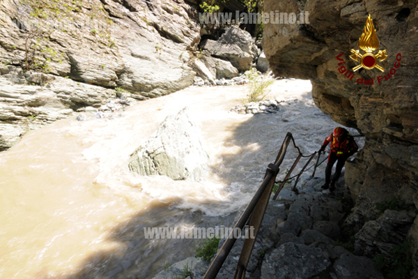 vigili_fuoco_fiume_corace