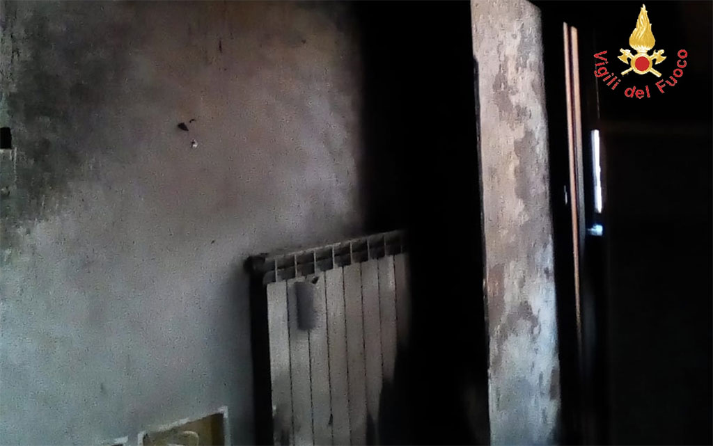 Incendio in abitazione a Taverna, intervengono i vigili del fuoco