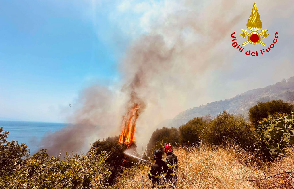 vigilidelfuocoincendio_6f145.jpg