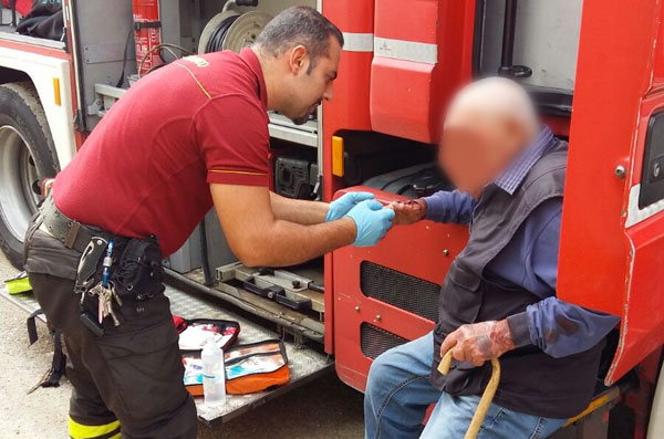 Vigili del fuoco soccorrono anziano aggredito nel reggino