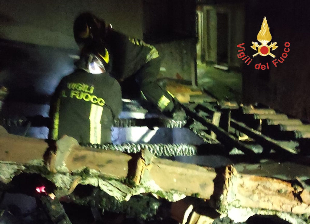 In fiamme abitazione a Cardinale: salvata coppia di anziani