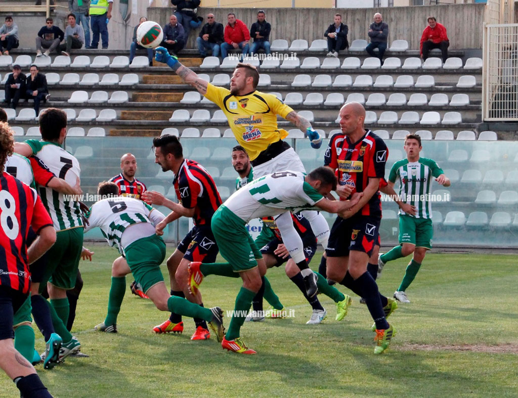 Calcio: Vigor cede 3 punti alla Casertana tra qualche parola di troppo. Commenti e pagelle