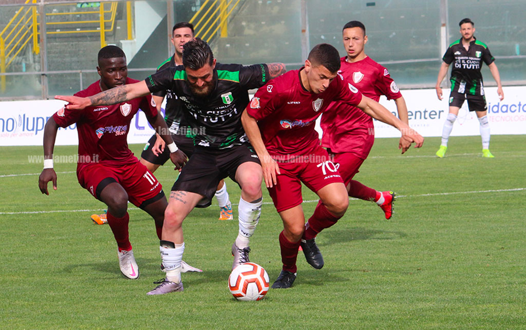 Calcio, la Vigor Lamezia batte 2-0 il Locri e si porta a -1 dalla vetta