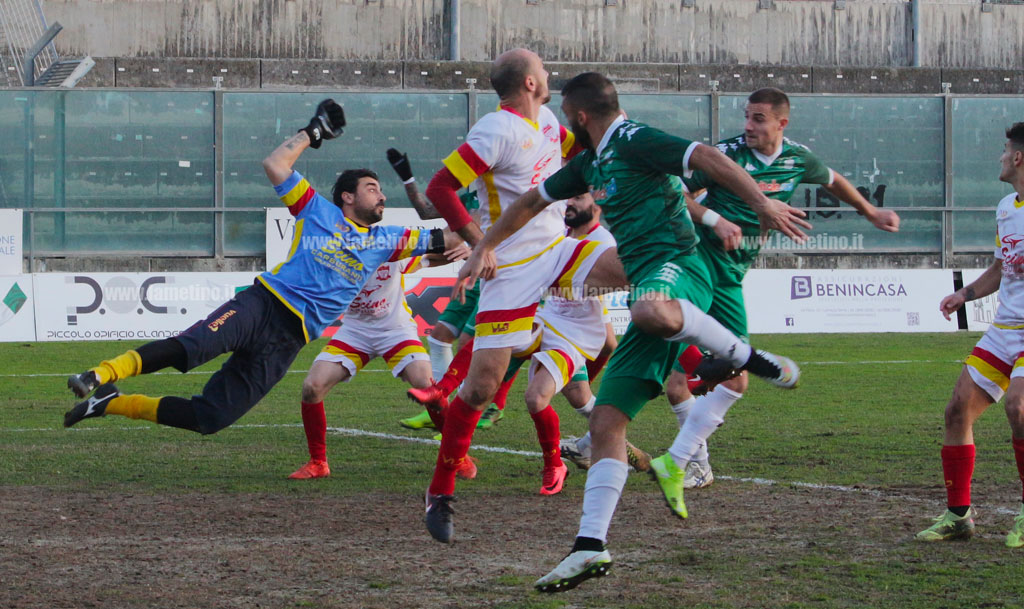 Rallenta la Vigor Lamezia Calcio 1919, l'Isola strappa con merito il pari al D'Ippolito