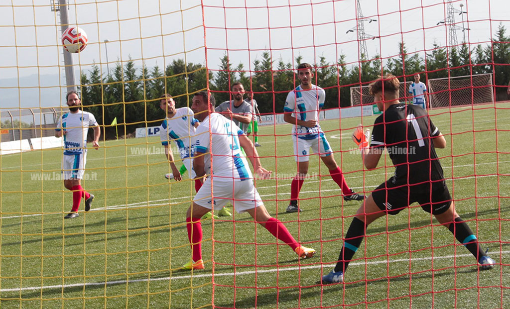 Calcio, finisce 9-0 la sfida tra la Vigor Lamezia e Corigliano