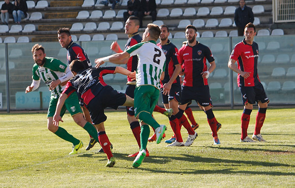 Calcio: Cosenza porta a casa i tre punti al D'Ippolito 