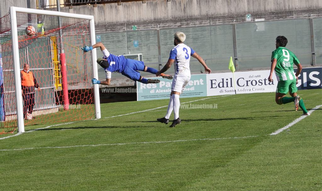 Calcio, la Vigor Lamezia batte per 3-2 la Stilese