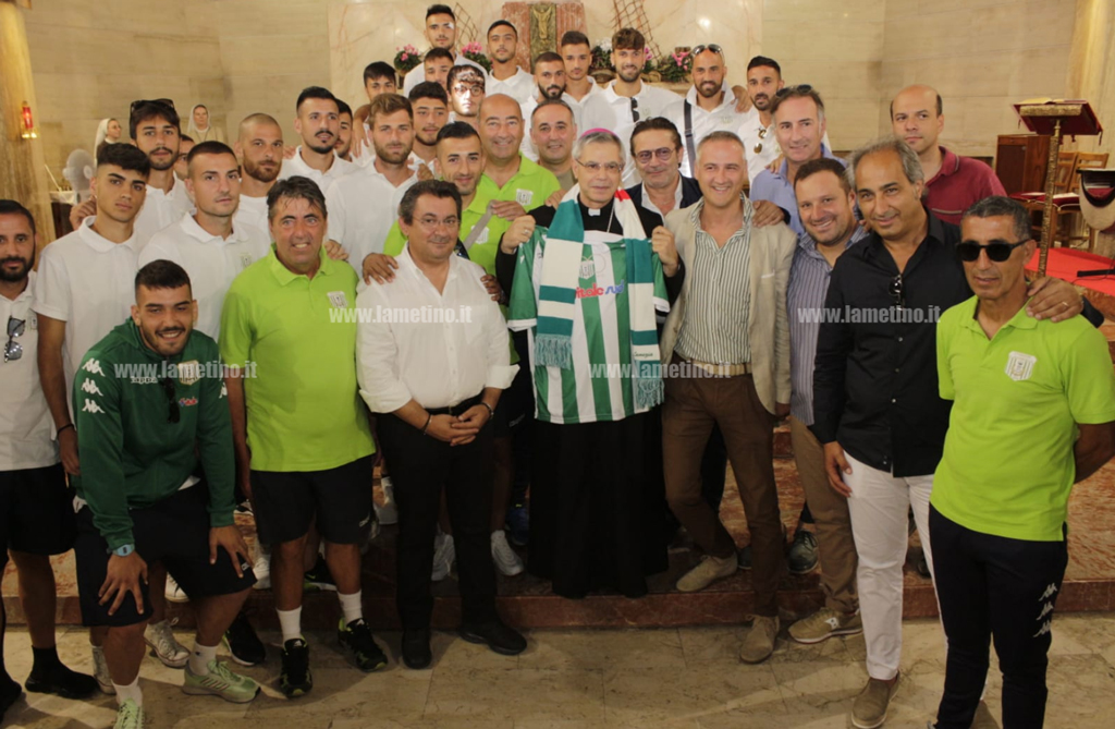 La Vigor Lamezia Calcio 1919 incontra il Vescovo Schillaci: "Importante che vinca lo sport"