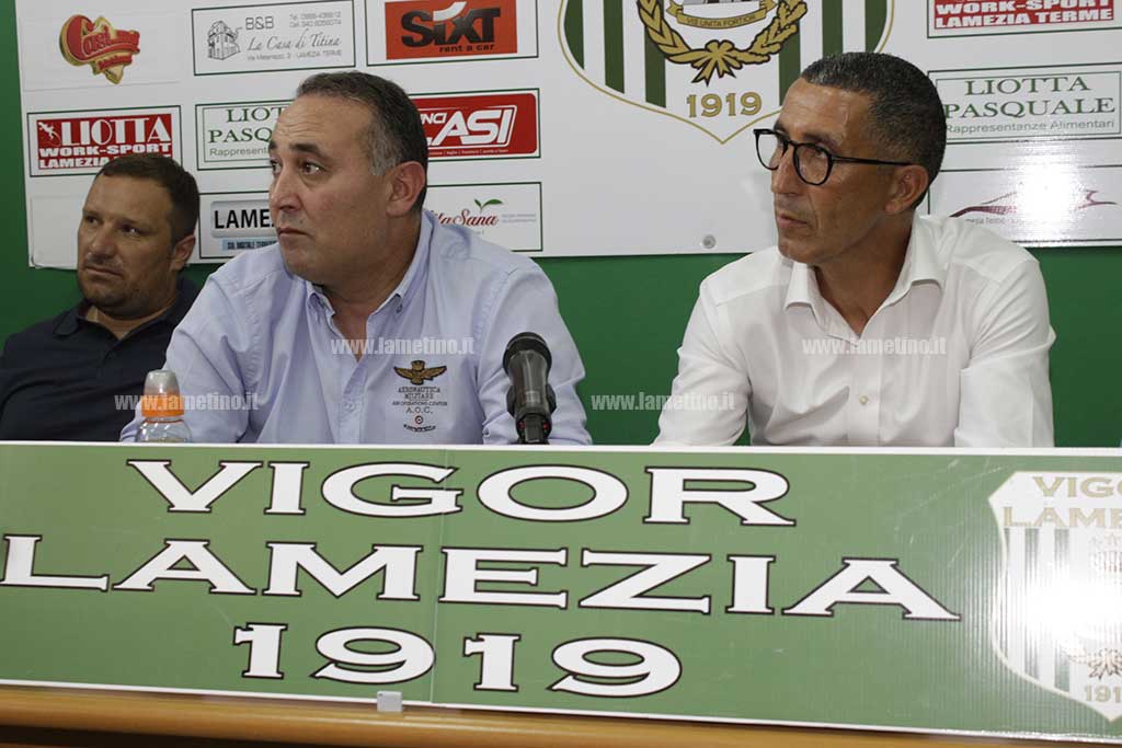 Vigor Lamezia 1919, presentato nuovo tecnico Rosario Salerno: “Puntiamo a un campionato di vertice”