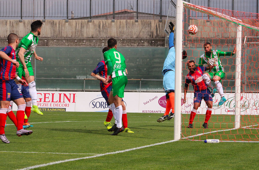 Calcio, Vigor Lamezia batte 2-0 il Soriano con i gol di Russo e Vitolo