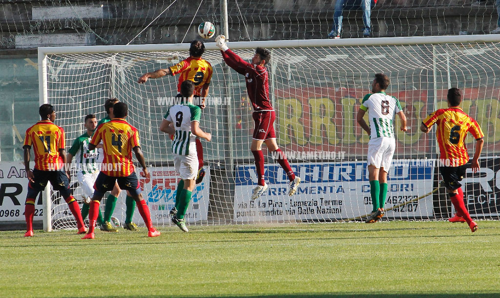 Calcio: finisce 2-2 Vigor Lamezia - Lecce 