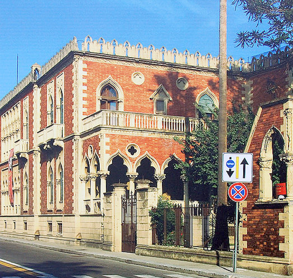 Calabria: Beni culturali, Villa Zerbi, da antichi fasti ad abbandono