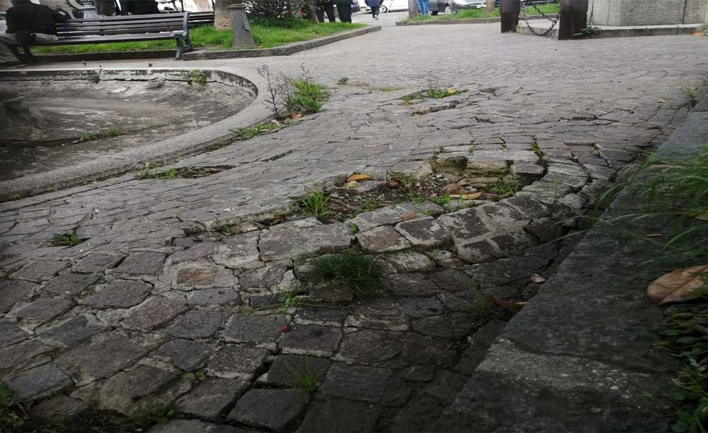 Lamezia, Gigliotti (Italia Nostra): "Villetta comunale su corso Numistrano nel degrado, pericoli per anziani e bambini"